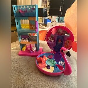 Mattel Polly Pocket - 2 pieces (Flamingo Floatie and Pollyville Hotel)